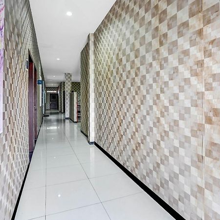 Oyo 90889 Dkb Residence Surabaya Buitenkant foto