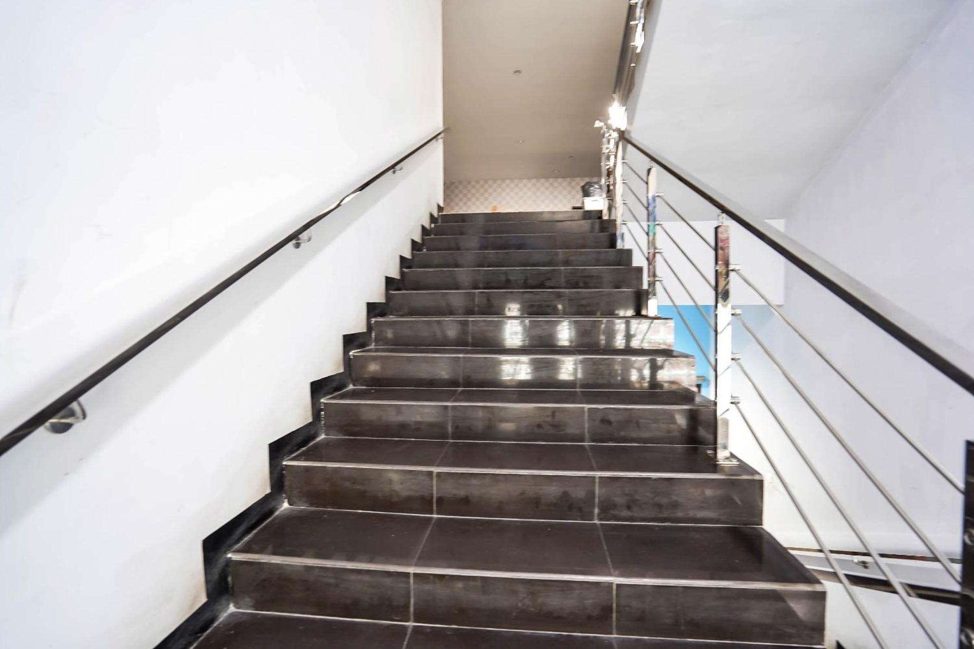 Oyo 90889 Dkb Residence Surabaya Buitenkant foto