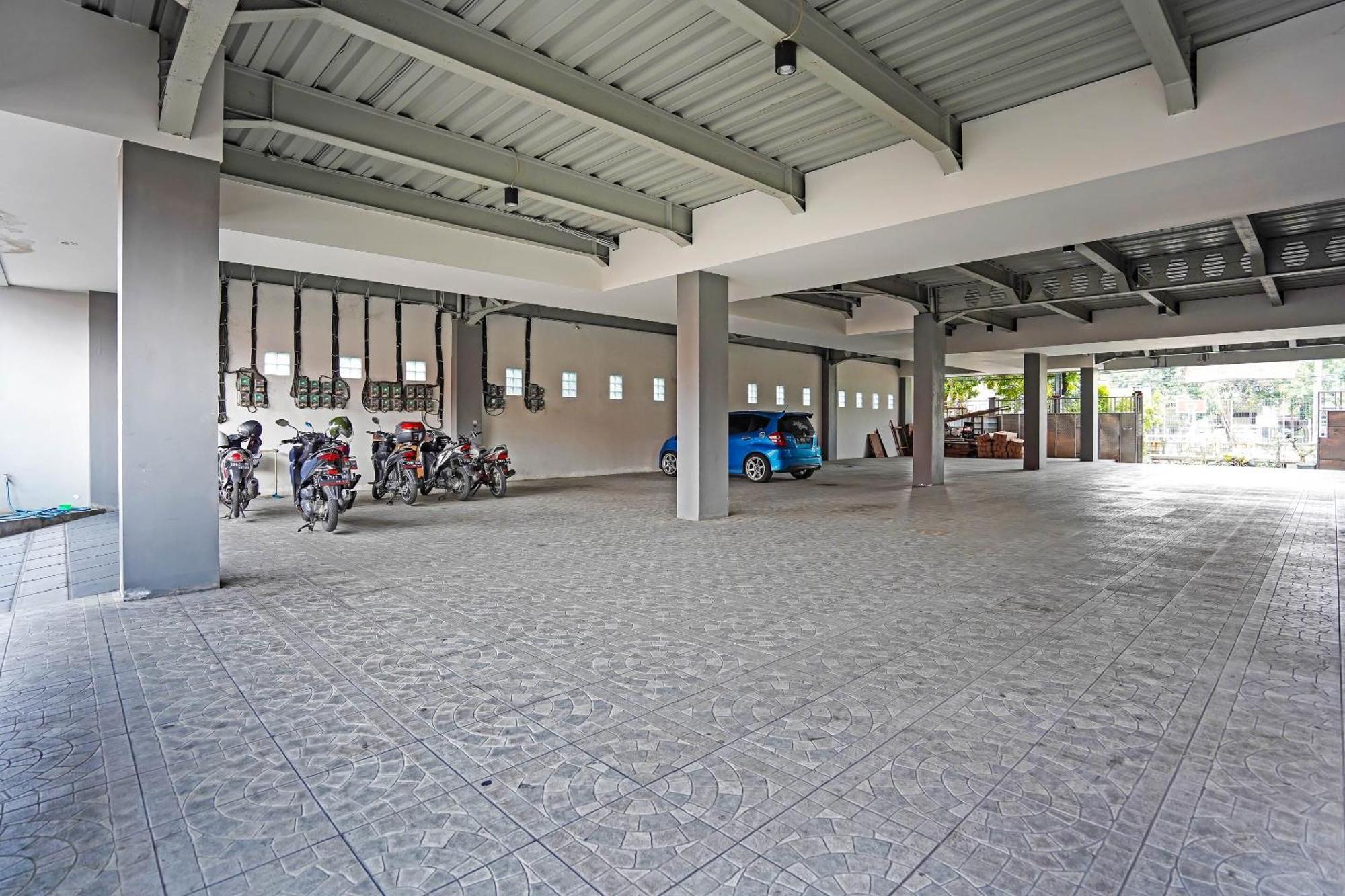 Oyo 90889 Dkb Residence Surabaya Buitenkant foto