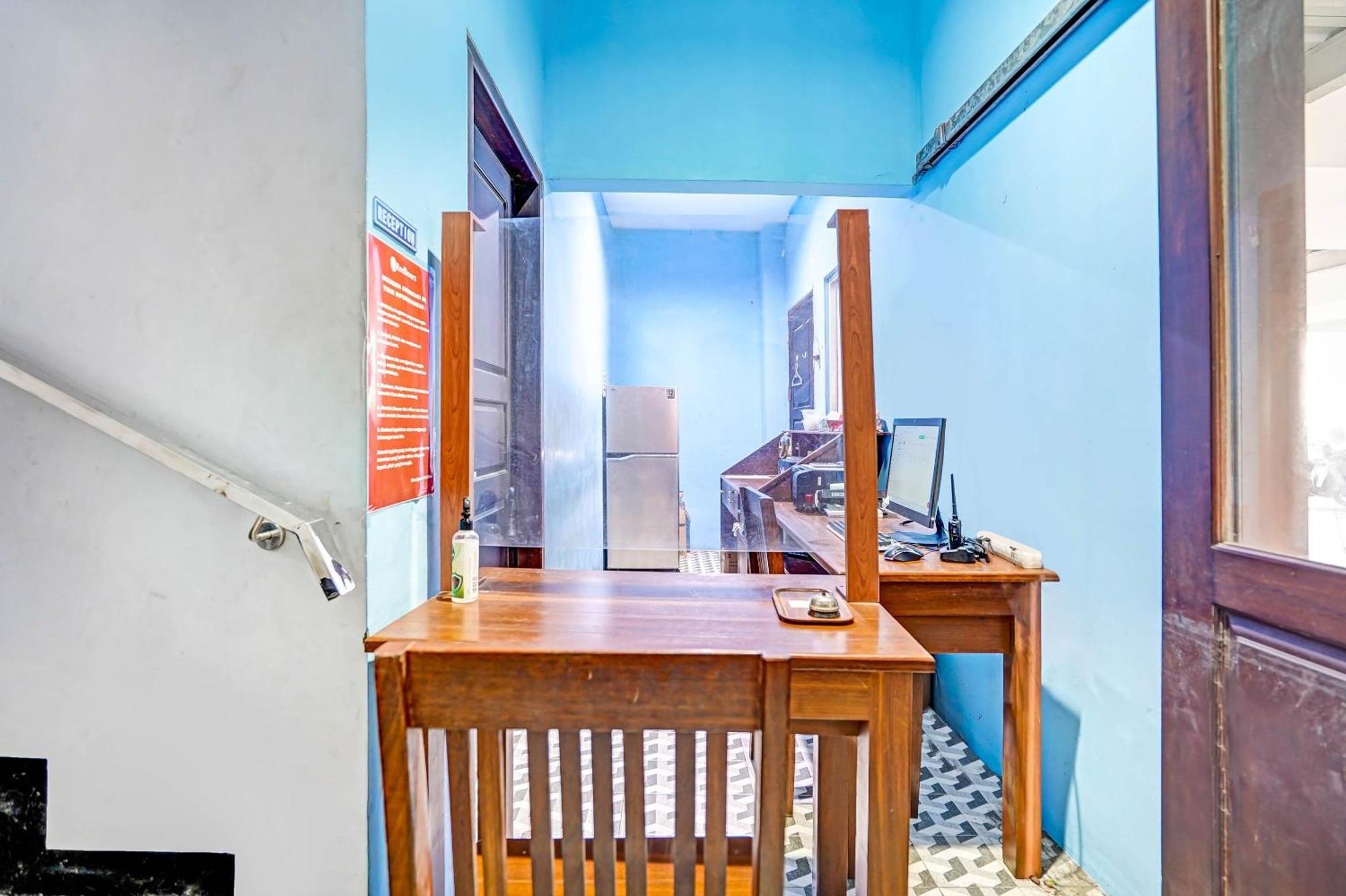 Oyo 90889 Dkb Residence Surabaya Buitenkant foto