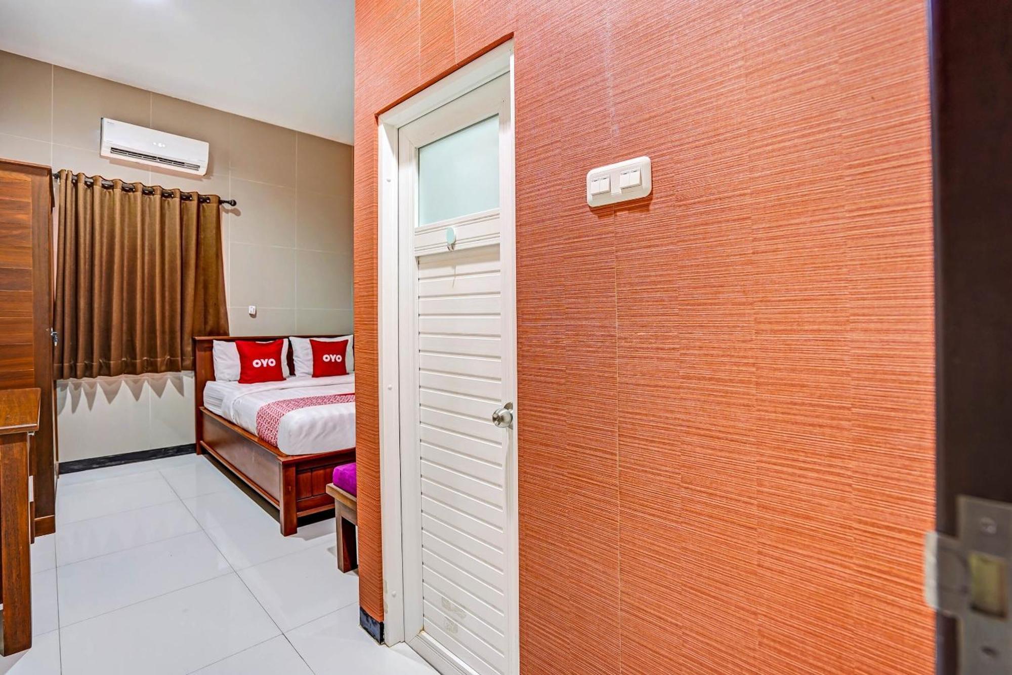 Oyo 90889 Dkb Residence Surabaya Buitenkant foto