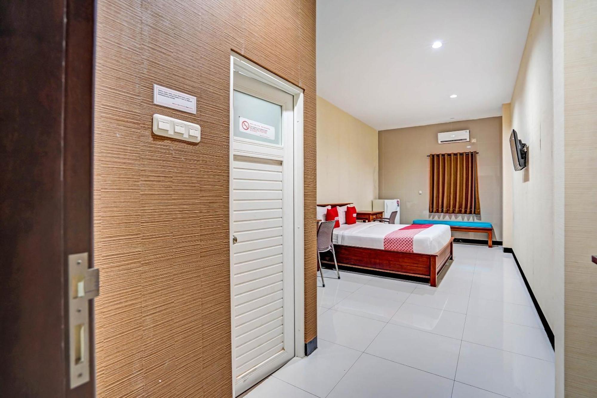 Oyo 90889 Dkb Residence Surabaya Buitenkant foto