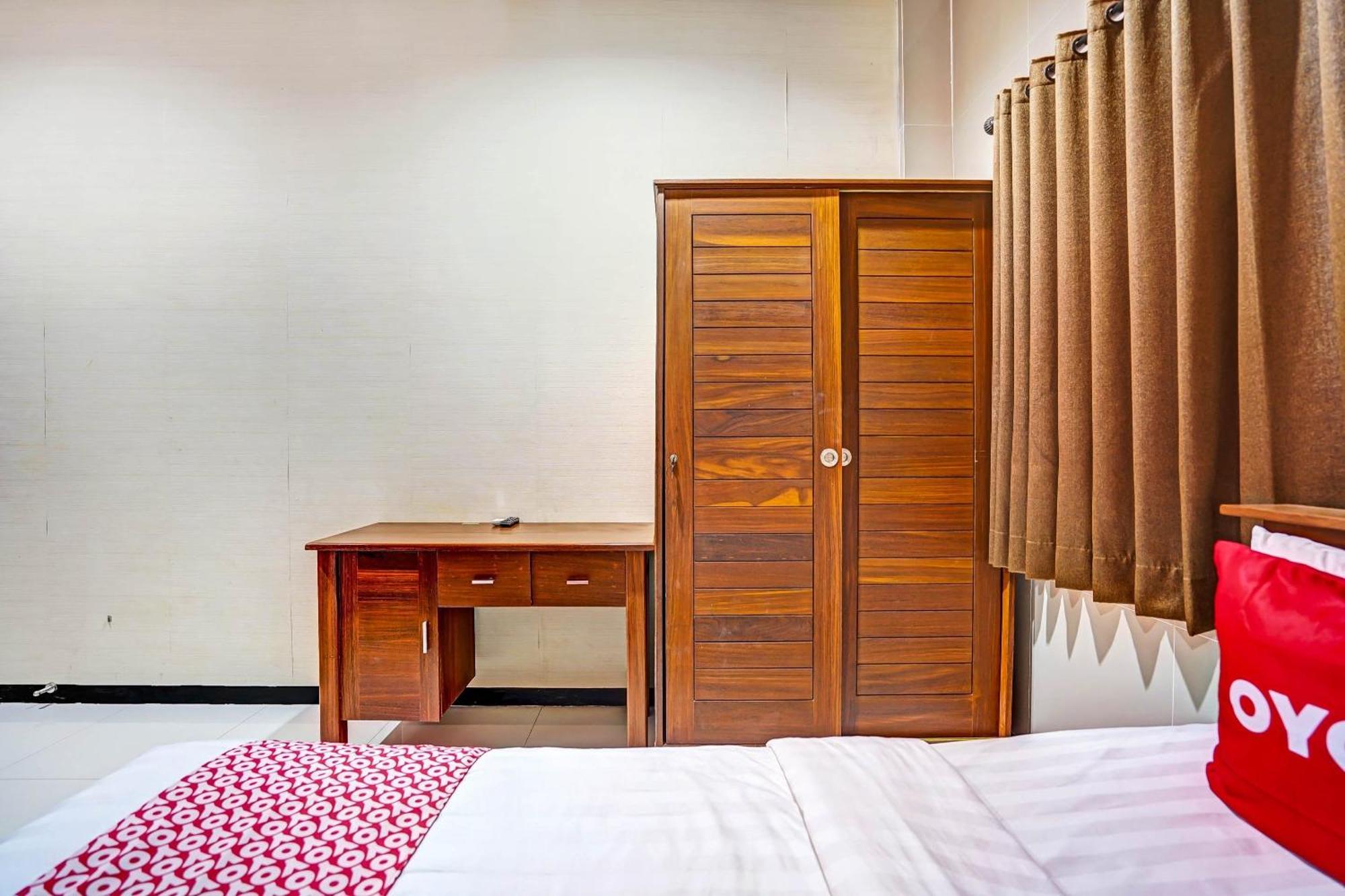 Oyo 90889 Dkb Residence Surabaya Buitenkant foto