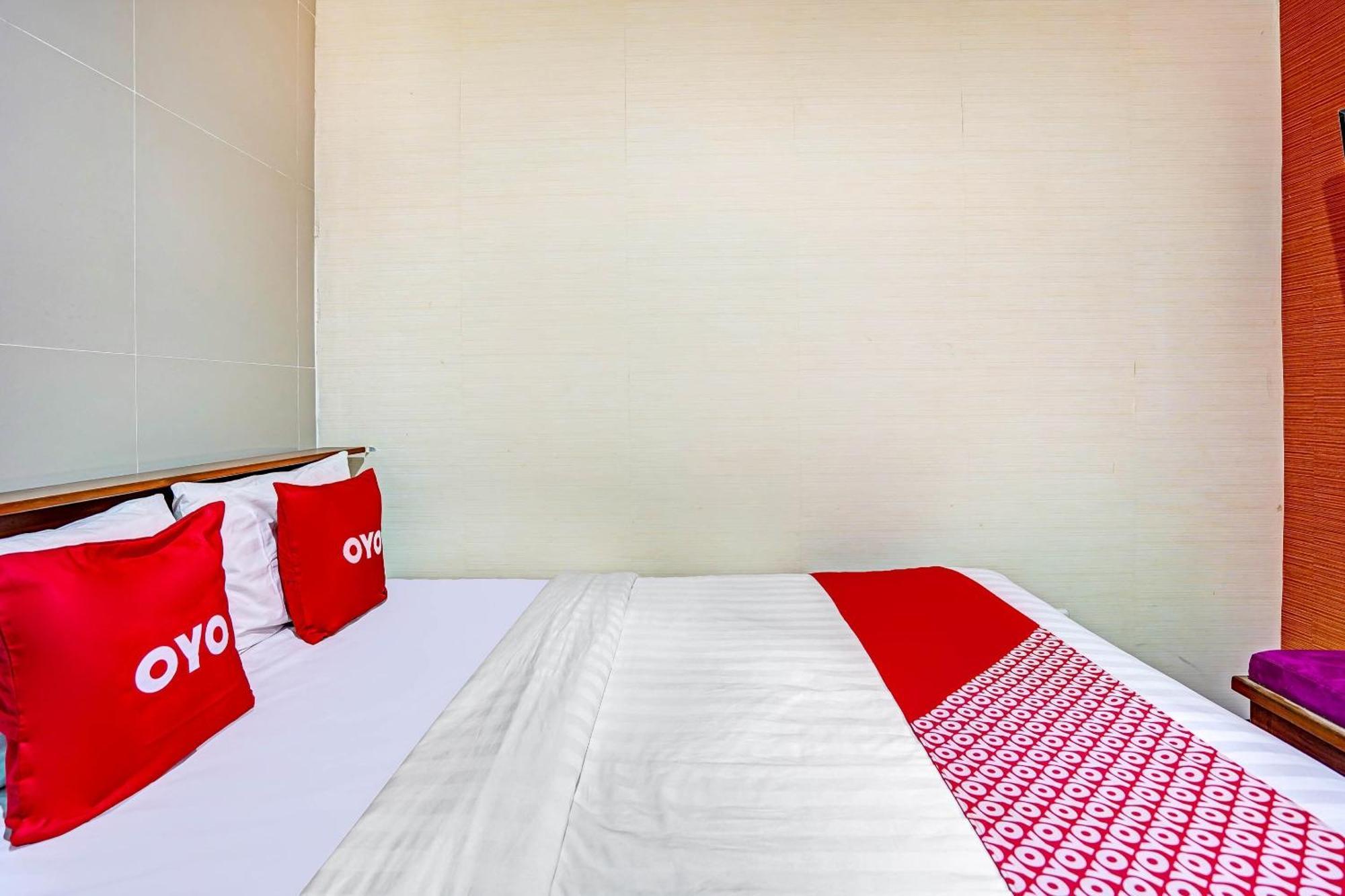 Oyo 90889 Dkb Residence Surabaya Buitenkant foto